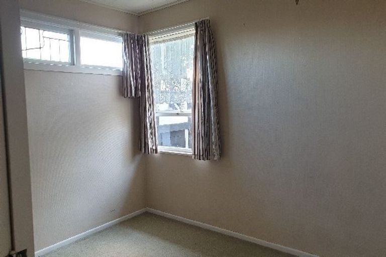 Photo of property in 475 Glenfield Road, Glenfield, Auckland, 0629