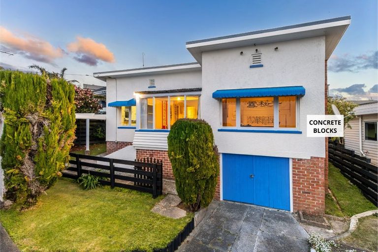 Photo of property in 2/48 Churchill Road, Murrays Bay, Auckland, 0630