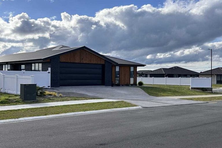 Photo of property in 15 Saint Michael Crescent, One Tree Point, 0118