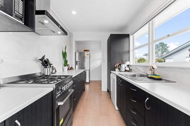 Photo of property in 15 Lendic Avenue, Henderson, Auckland, 0612