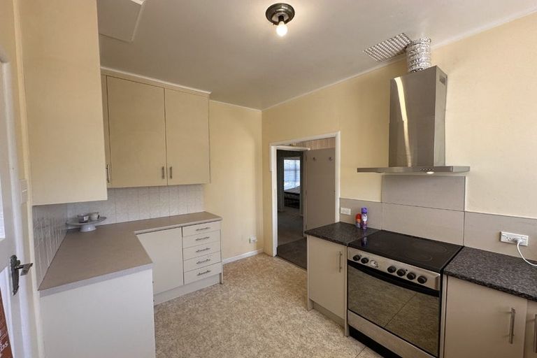 Photo of property in 9 Savoy Road, Glen Eden, Auckland, 0602