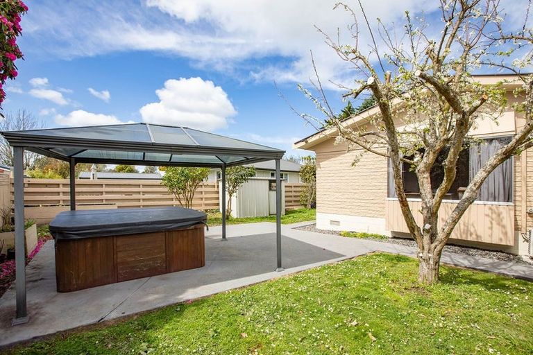 Photo of property in 2 Carrington Avenue, Hillcrest, Hamilton, 3216