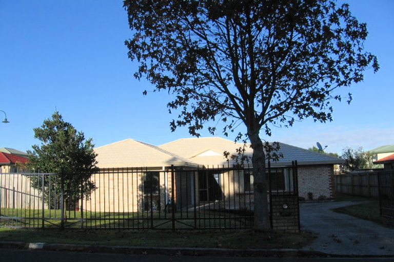 Photo of property in 3 Atlantic Place, Goodwood Heights, Auckland, 2105