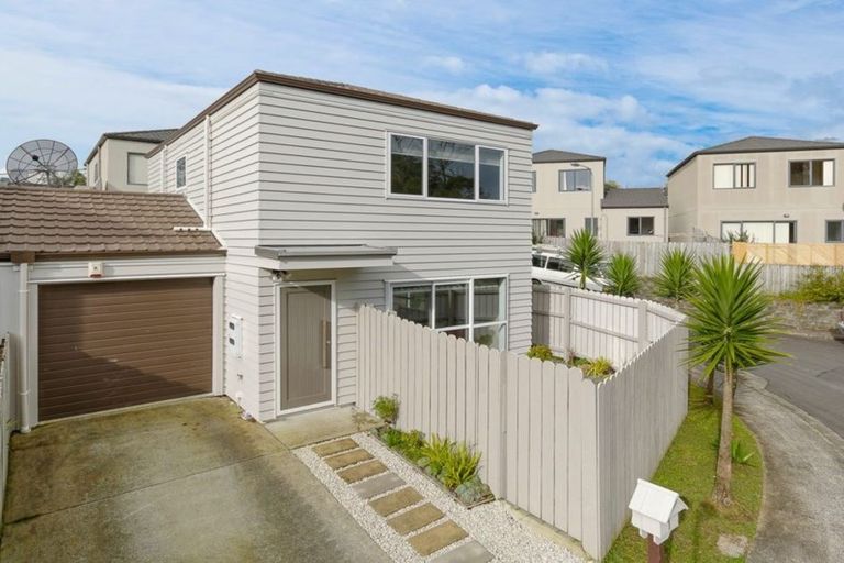 Photo of property in 1 Lumino Lane, Henderson, Auckland, 0612