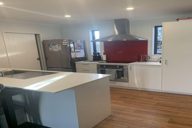 Photo of property in 48 Exeter Crescent, Takaro, Palmerston North, 4412