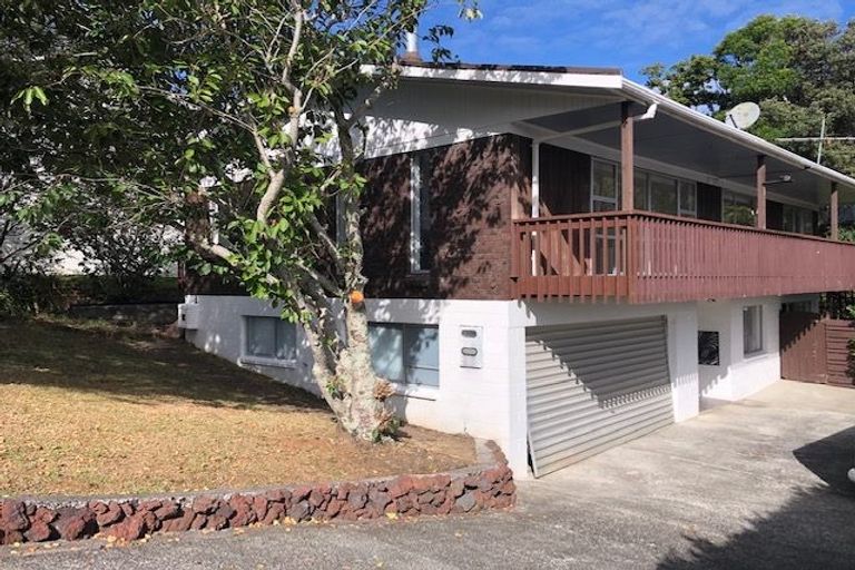 Photo of property in 4 Sispara Place, Beach Haven, Auckland, 0626