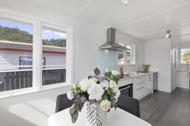 Photo of property in 39 Peck Street, Taita, Lower Hutt, 5011