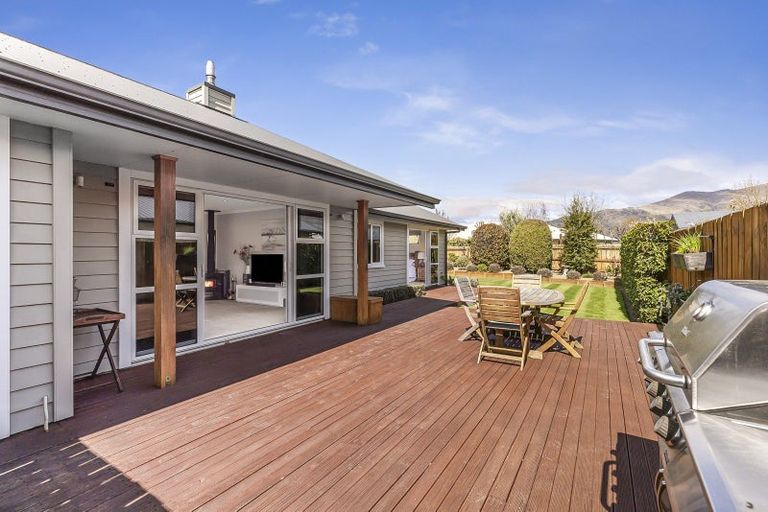 Photo of property in 1 Moncrieff Place, Wanaka, 9305