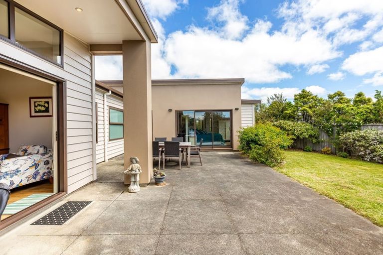 Photo of property in 98 Navigation Drive, Whitby, Porirua, 5024