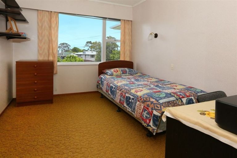 Photo of property in 11 Meadow Crescent, Te Atatu South, Auckland, 0602