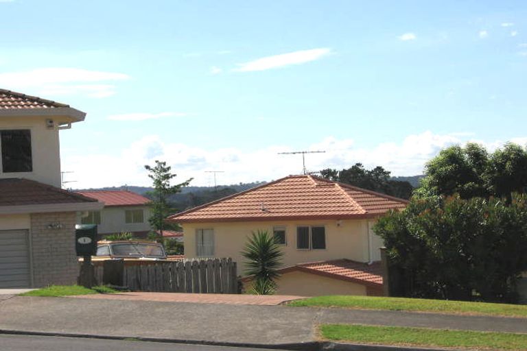 Photo of property in 9 Azure Grove, Unsworth Heights, Auckland, 0632