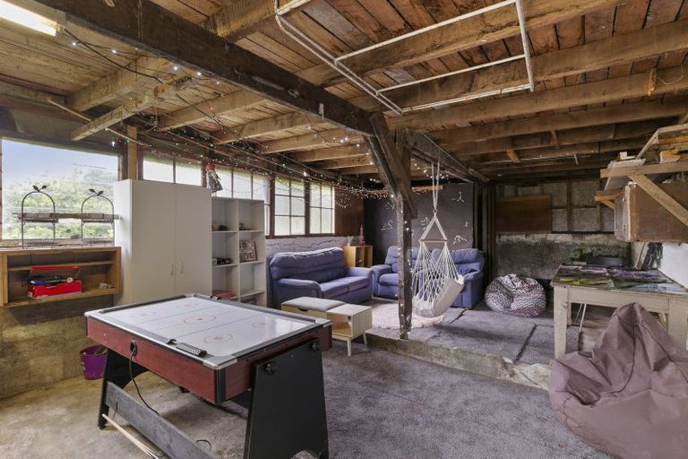 Photo of property in 127 Ruskin Road, Newlands, Wellington, 6037