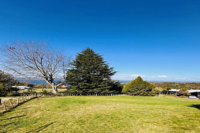 Photo of property in 14 Ewing Grove, Acacia Bay, Taupo, 3330