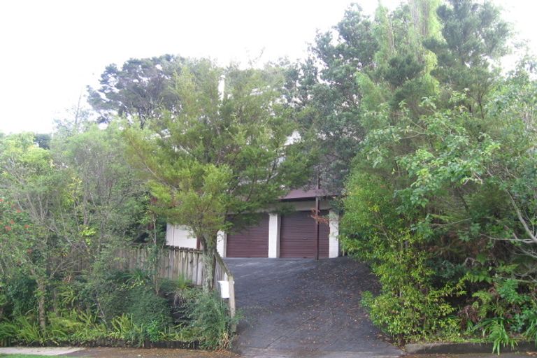 Photo of property in 5 Mappin Place, Chatswood, Auckland, 0626