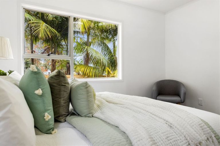 Photo of property in 10 Wirihana Road, Titirangi, Auckland, 0604