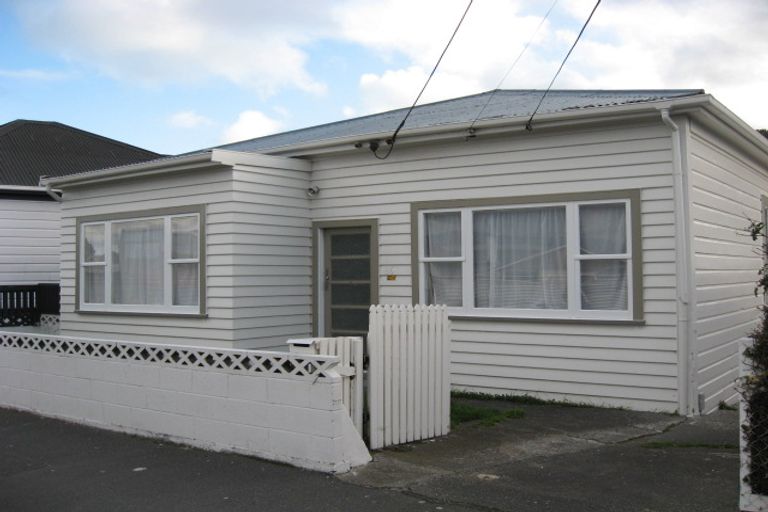 Photo of property in 86 Onepu Road, Lyall Bay, Wellington, 6022