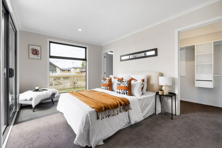 Photo of property in 54 Waruhia Crescent, Rototuna North, 3281