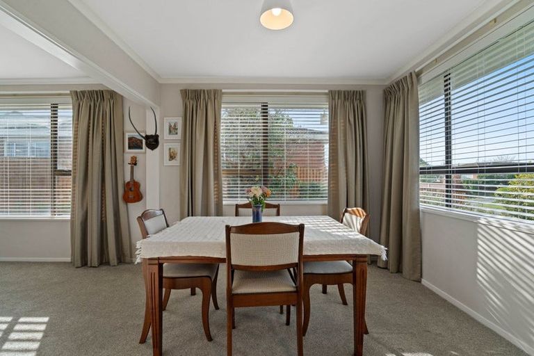 Photo of property in 1a James Condon Place, Redwood, Christchurch, 8051