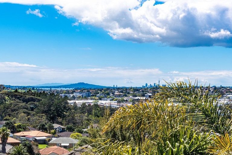 Photo of property in 16 San Lorenzo Rise, Henderson, Auckland, 0612