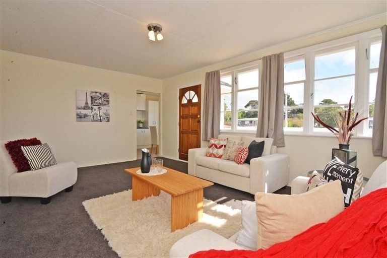 Photo of property in 22 Tomo Street, New Lynn, Auckland, 0600