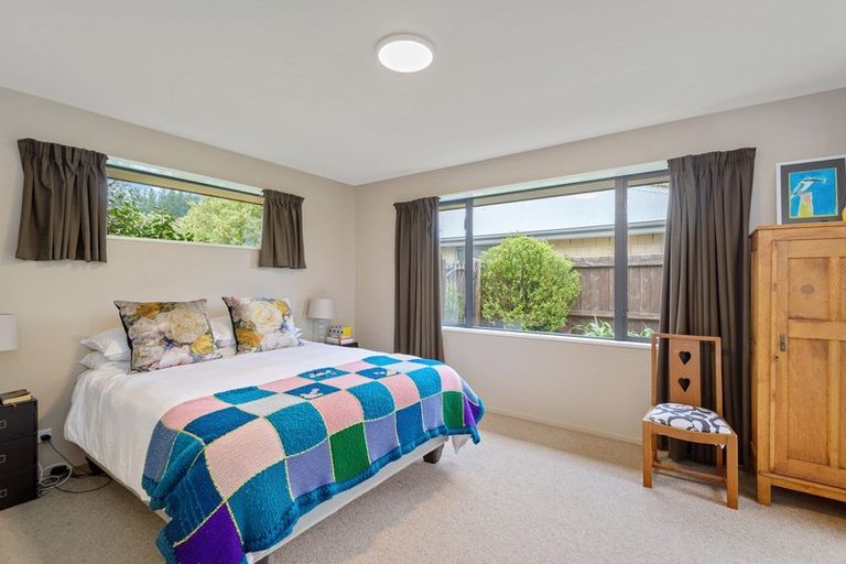 Photo of property in 19 Pohutukawa Crescent, Parklands, Christchurch, 8083