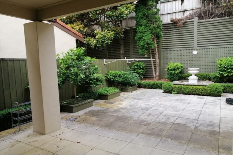 Photo of property in 27 Bridgefield Crescent, Flat Bush, Auckland, 2016
