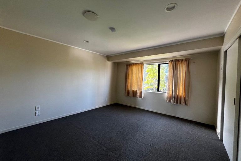 Photo of property in 2/21 Heathglen Place, Bayview, Auckland, 0629