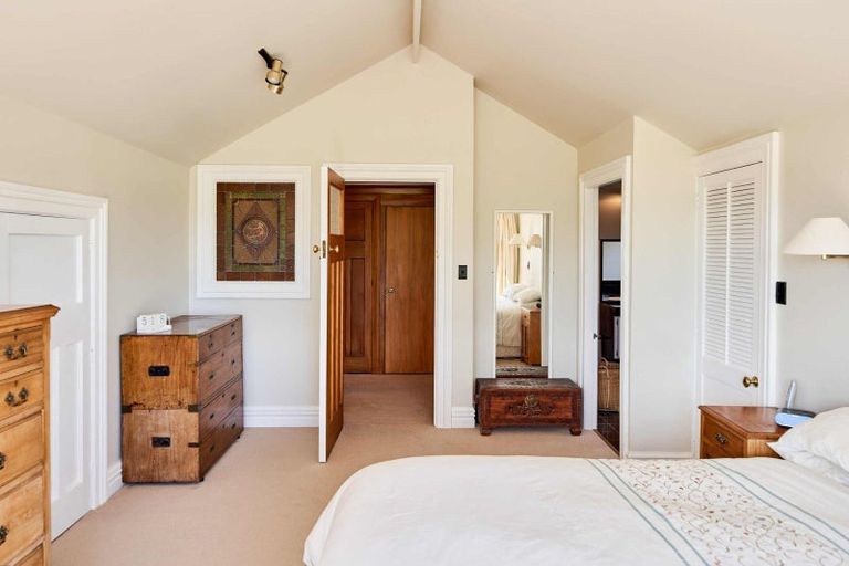 Photo of property in 35 Marine Parade, Eastbourne, Lower Hutt, 5013