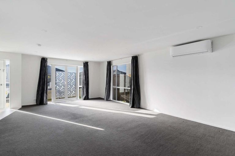 Photo of property in 17 Aviation Street, Takanini, 2112