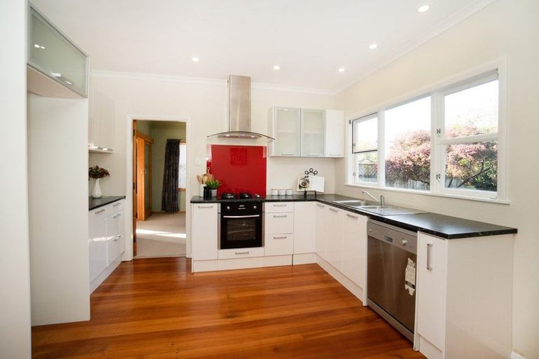 Photo of property in 6 Swansea Street, Hokowhitu, Palmerston North, 4410