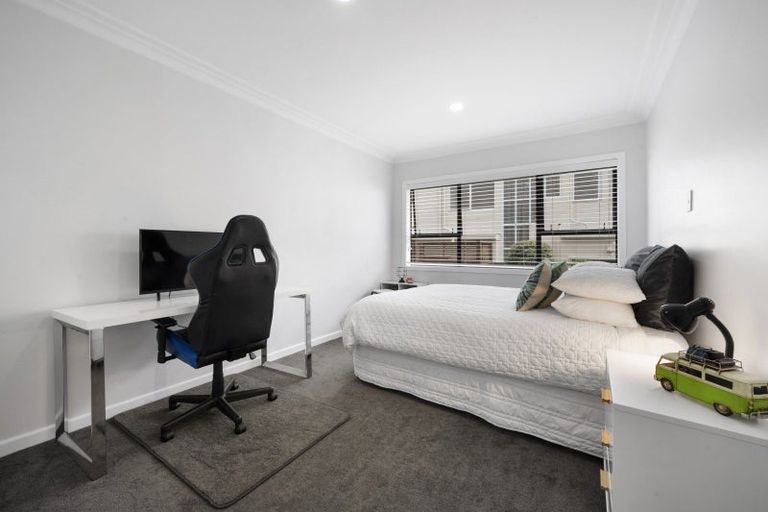 Photo of property in 2/47 Clovelly Road, Bucklands Beach, Auckland, 2012