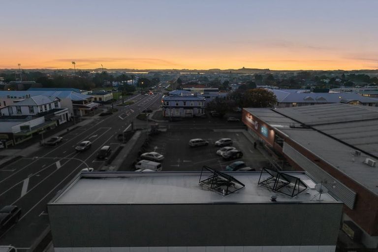 Photo of property in 10 Queen Street West, Levin, 5510