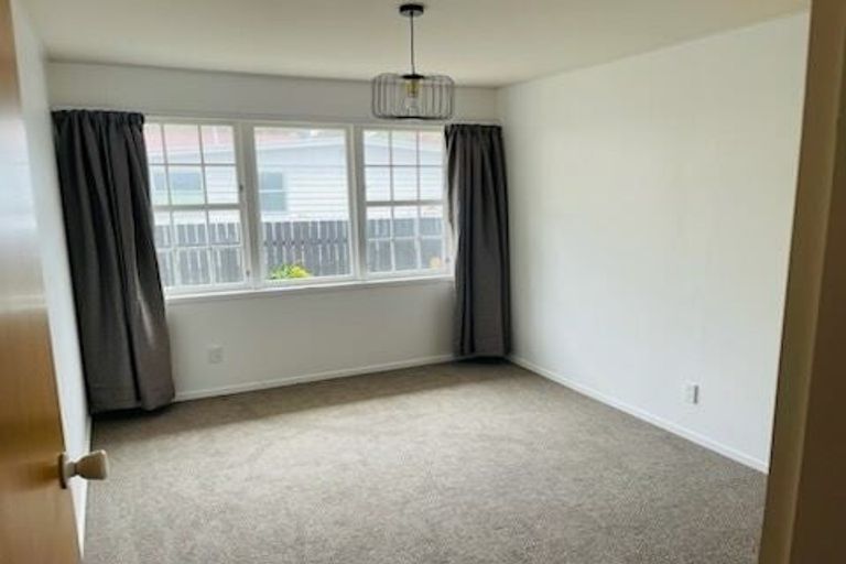 Photo of property in 2/53 Ludlam Crescent, Woburn, Lower Hutt, 5010