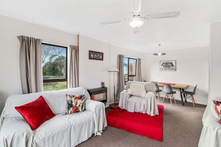 Photo of property in 13 Atarau Grove, Paraparaumu, 5032