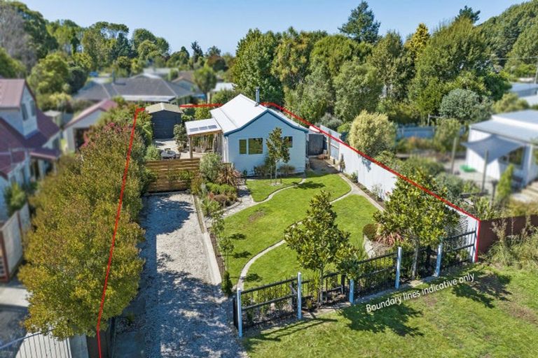 Photo of property in 16 Ensors Place, Waikuku Beach, 7402