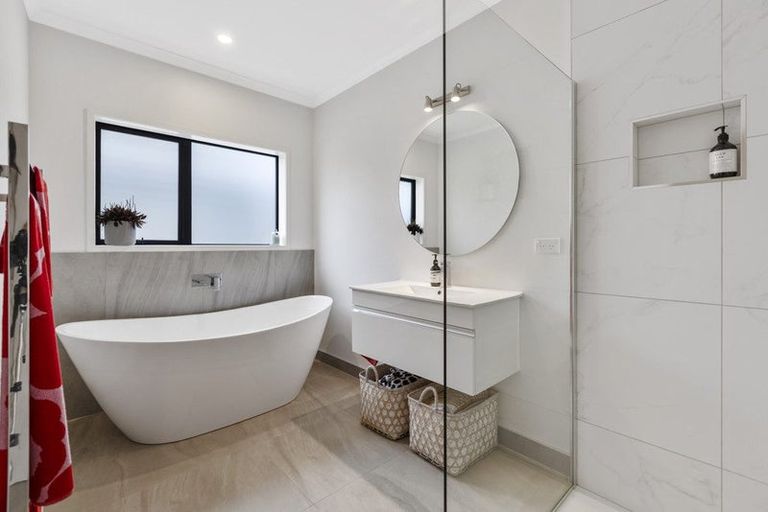 Photo of property in 5a Tupuhi Place, Highlands Park, New Plymouth, 4312