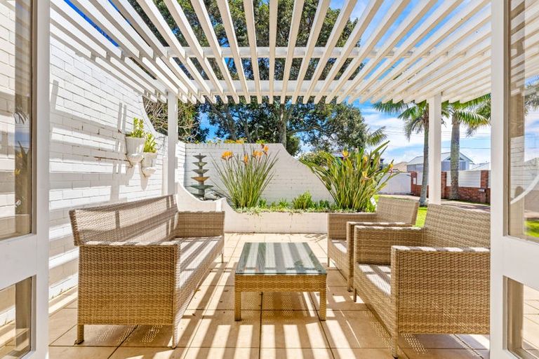 Photo of property in 31 Milford Road, Milford, Auckland, 0620