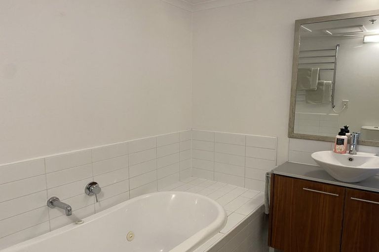 Photo of property in Augusta Apartments, 10/254 Willis Street, Te Aro, Wellington, 6011