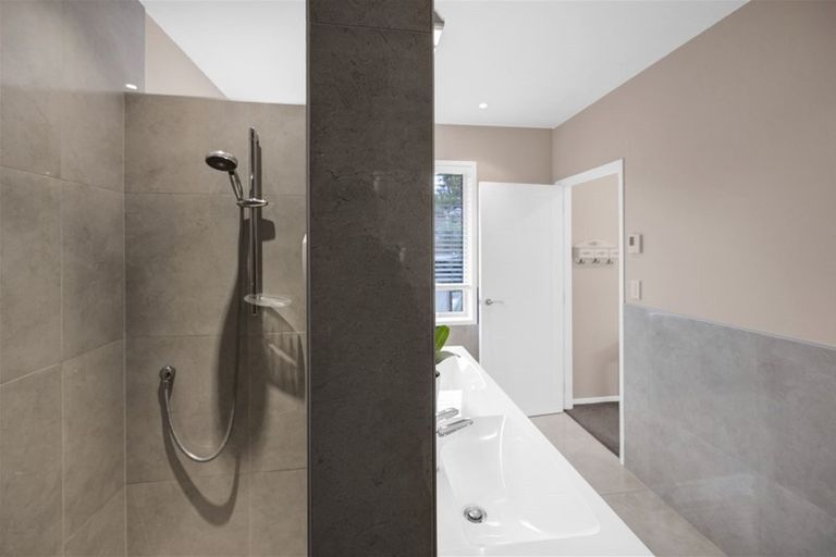 Photo of property in 9 Links Drive, Waiwhakaiho, New Plymouth, 4312