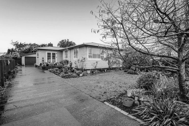Photo of property in 50 Reid Avenue, Hawera, 4610