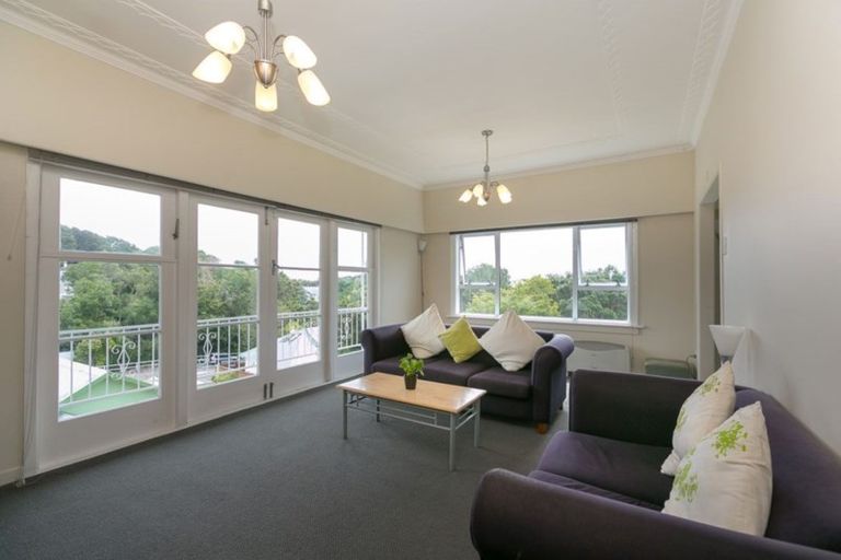 Photo of property in 5 Pendarves Street, New Plymouth, 4310