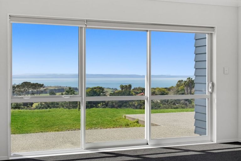 Photo of property in 3143 South Head Road, South Head, Helensville, 0874