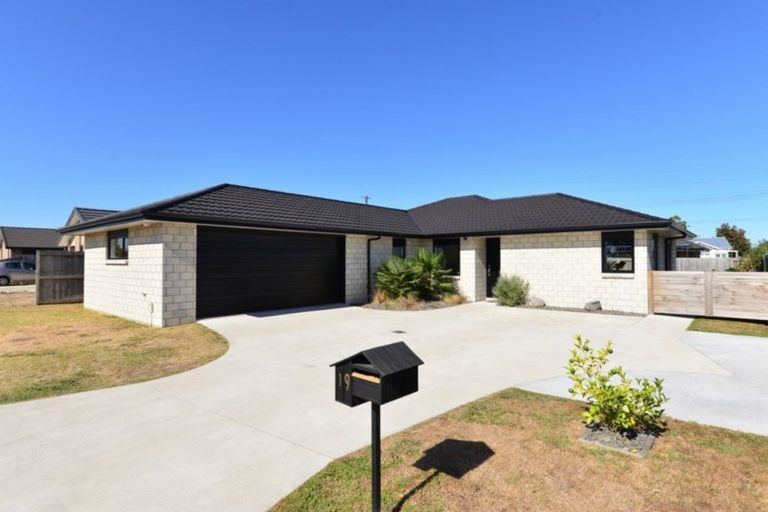 Photo of property in 19 Waikai Close, Ruakura, Hamilton, 3214