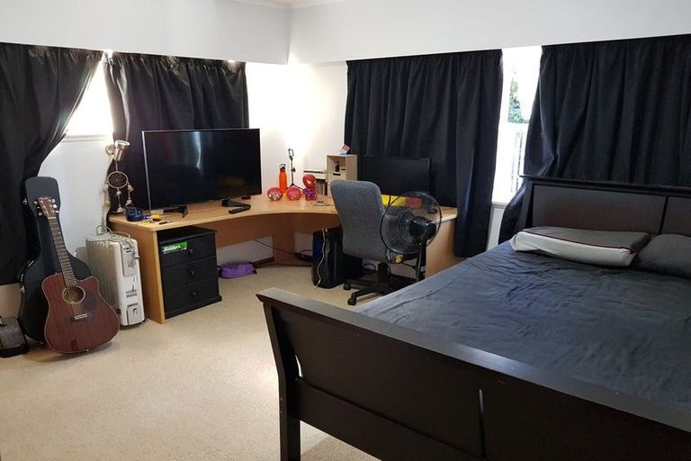 Photo of property in 50 Potter Avenue, Northcote, Auckland, 0627