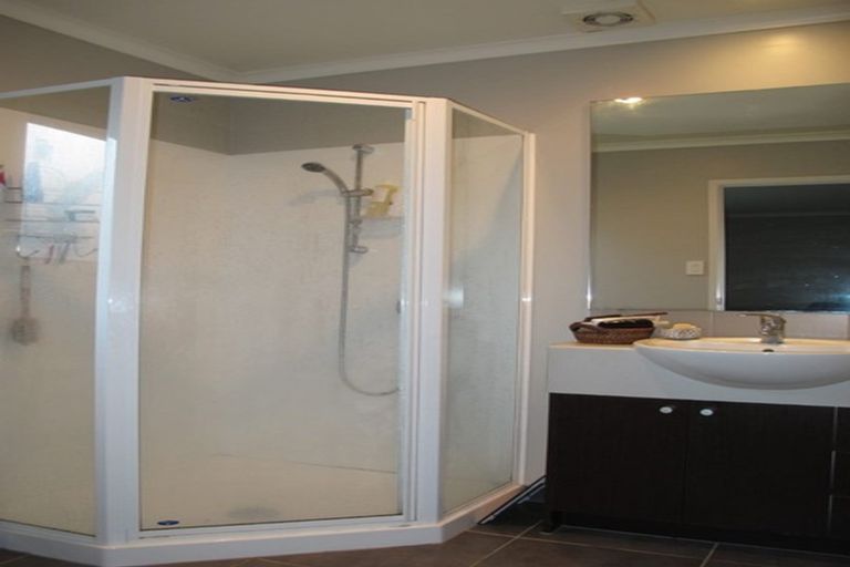 Photo of property in 86 Fields Parade, Oteha, Auckland, 0632