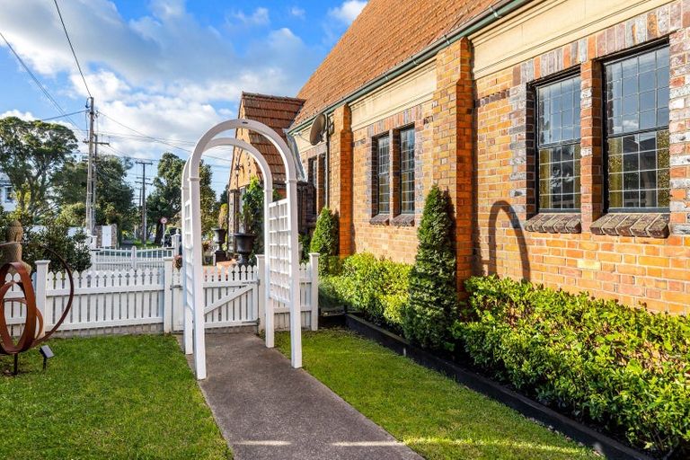 Photo of property in 95a Calliope Road, Stanley Point, Auckland, 0624