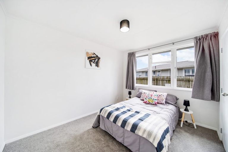 Photo of property in 33 Convair Crescent, Mangere, Auckland, 2022