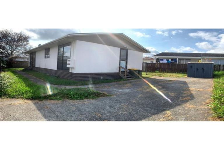 Photo of property in 2/2 Jack Farrell Place, Papakura, 2110