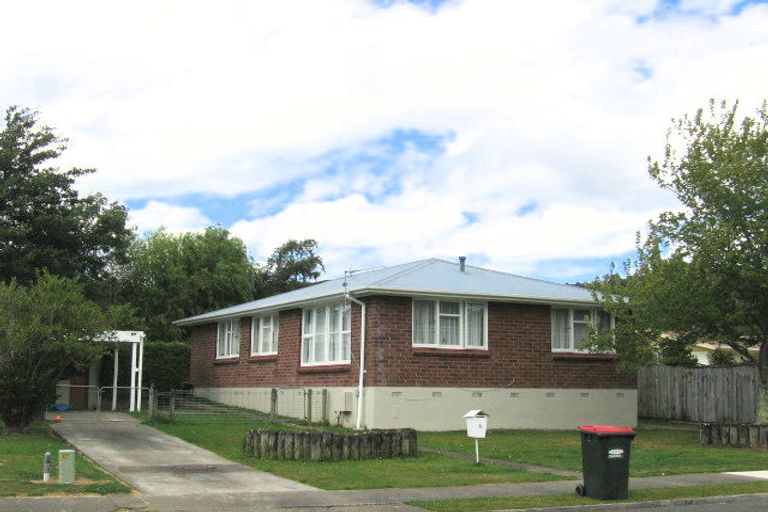 Photo of property in 6 Speargrass Grove, Timberlea, Upper Hutt, 5018