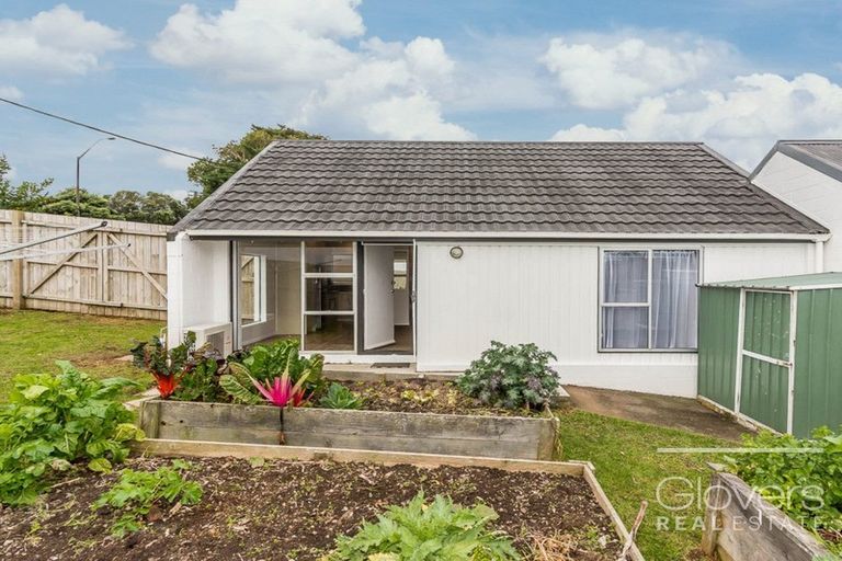 Photo of property in 1/108 West Coast Road, Glen Eden, Auckland, 0602